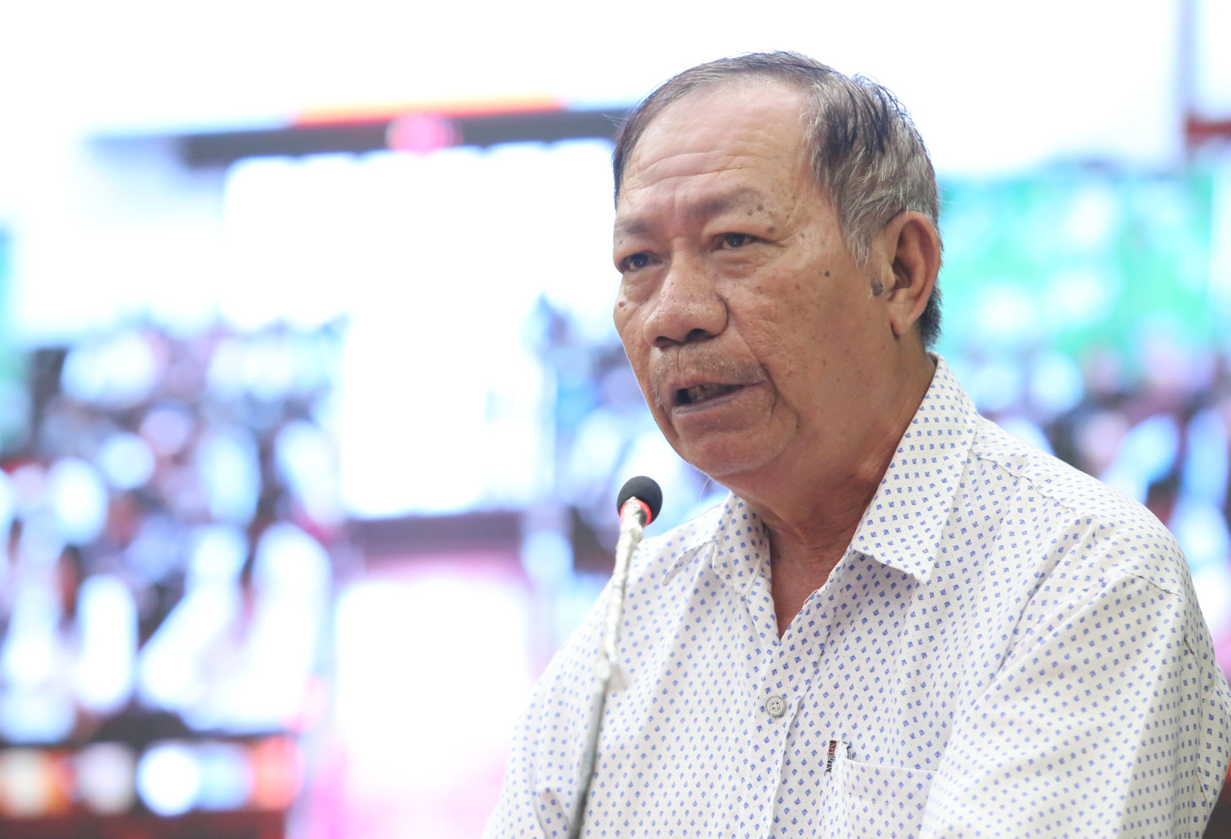 Cử tri Trương Hồng Sơn nêu ý kiến với tổ ĐBQH. Ảnh: Ngô Tùng Cử tri Trương Hồng Sơn nêu ý kiến với tổ ĐBQH. Ảnh: Ngô Tùng