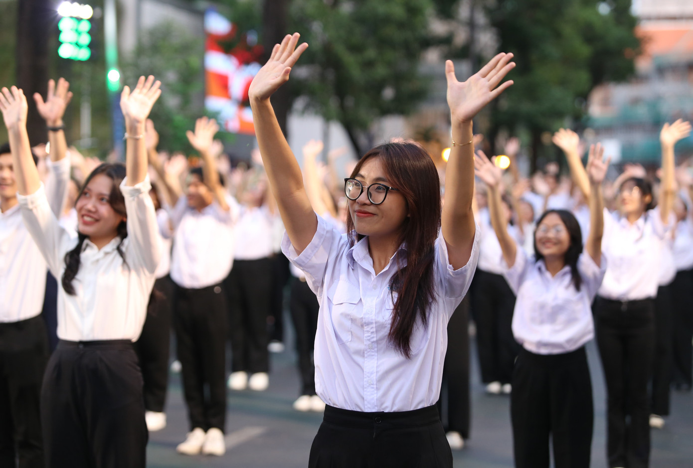Bạn trẻ cùng tạo nên những hình ảnh đẹp trong buổi đồng diễn.
