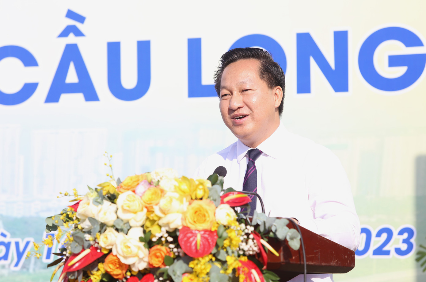 Chủ tịch UBND TP. Thủ Đức Hoàng Tùng gửi lời cám ơn sự đồng thuận, chia sẻ của người dân để công trình có thể về đích hôm nay. Ảnh: Ngô Tùng