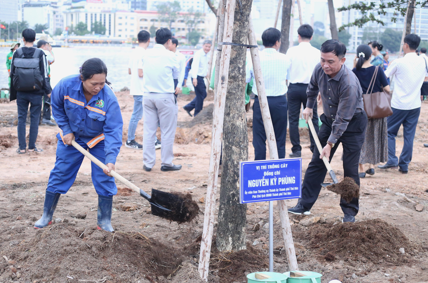Dự kiến, các hạng mục chỉnh trang bờ sông Sài Gòn đoạn qua phường Thủ Thiêm sẽ hoàn thành trước 31/12/2023.