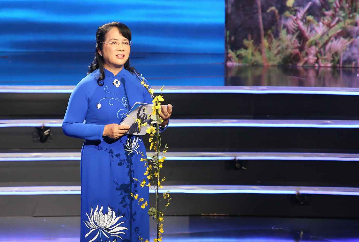 Chủ tịch Uỷ ban MTTQ Việt Nam TPHCM Trần Kim Yến phát biểu tại chương trình. Ảnh: Ngô Tùng