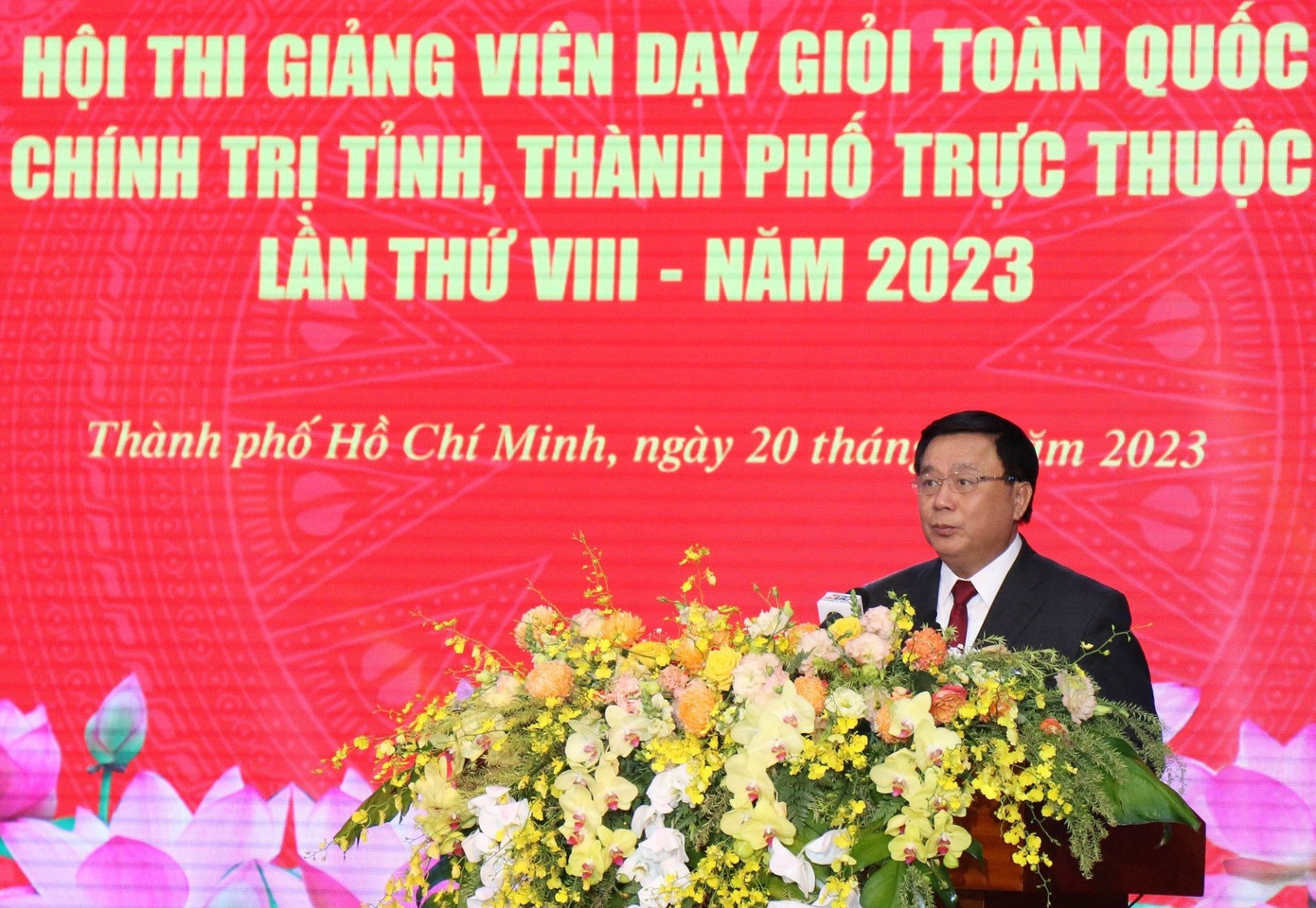 GS-TS. Nguyễn Xuân Thắng phát biểu tại lễ bế mạc hội thi.