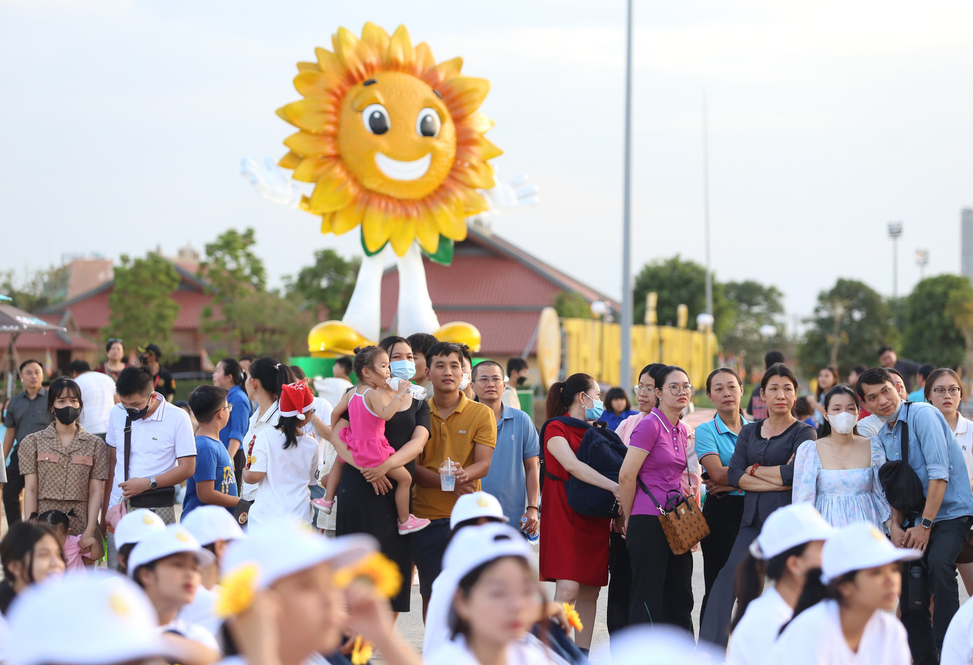 Đông đảo bà con đến trải nghiệm, vui chơi bên các công trình vừa đi vào vận hành tại Công viên bờ sông Sài Gòn.
