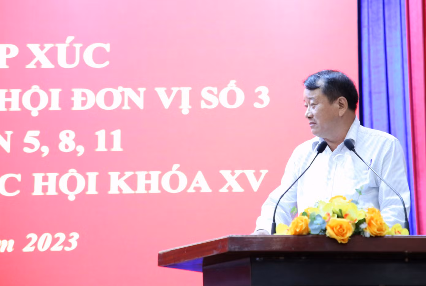 Cử tri Đặng Văn Rành nêu ý kiến về các vụ việc nóng. Ảnh: Ngô Tùng
