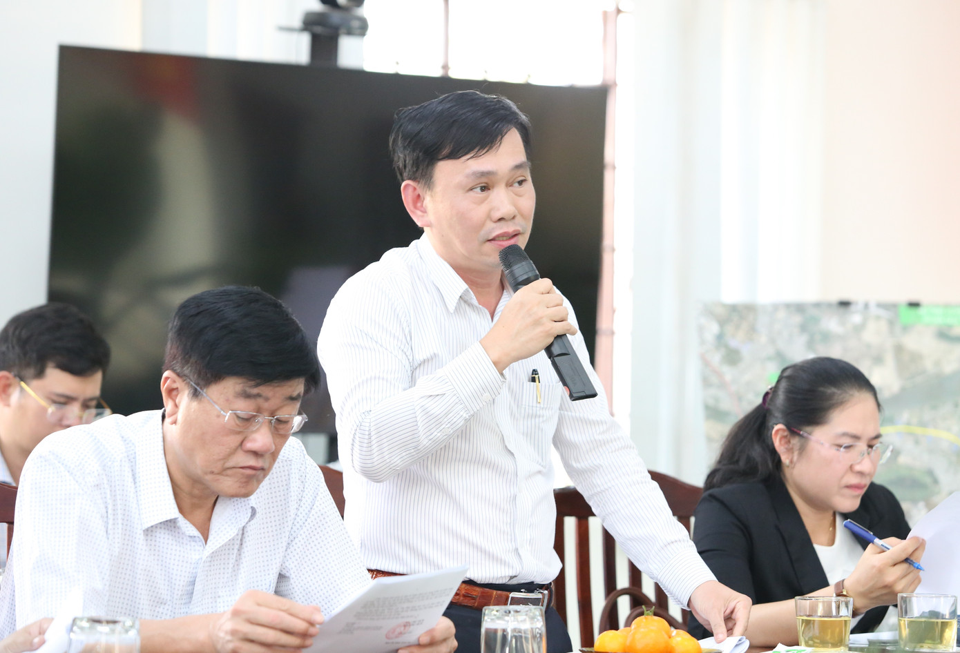 Phó Chủ tịch UBND TP. Thủ Đức Nguyễn Hữu Anh Tứ thông tin tại buổi làm việc. Phó Chủ tịch UBND TP. Thủ Đức Nguyễn Hữu Anh Tứ thông tin tại buổi làm việc.