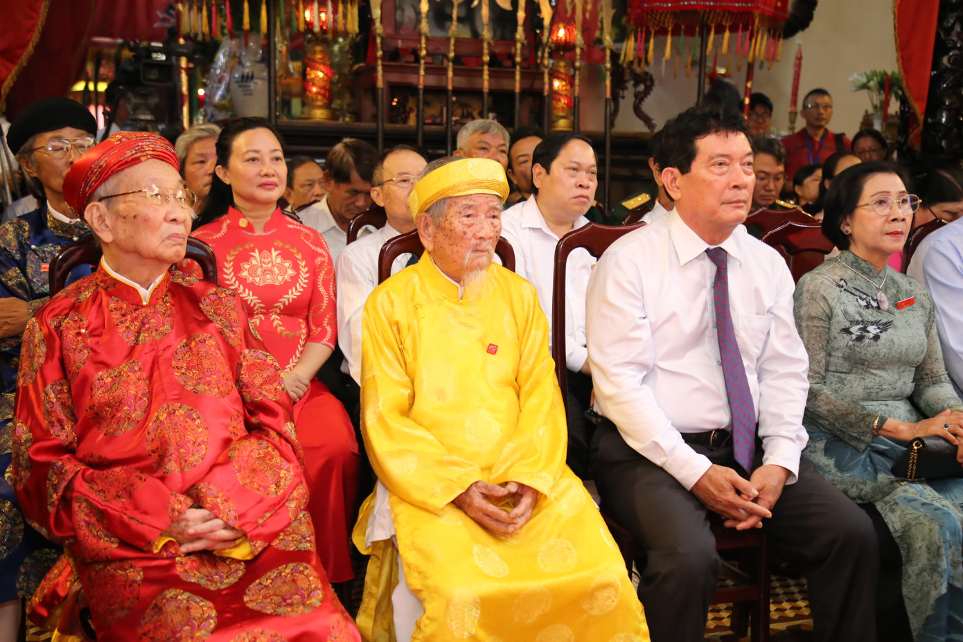 Nhà nghiên cứu Nguyễn Đình Tư (thứ hai từ trái qua) tham dự Lễ giỗ Đức Tả quân Lê Văn Duyệt mới đây. Ảnh: Ngô Tùng. Nhà nghiên cứu Nguyễn Đình Tư (thứ hai từ trái qua) tham dự Lễ giỗ Đức Tả quân Lê Văn Duyệt mới đây. Ảnh: Ngô Tùng.