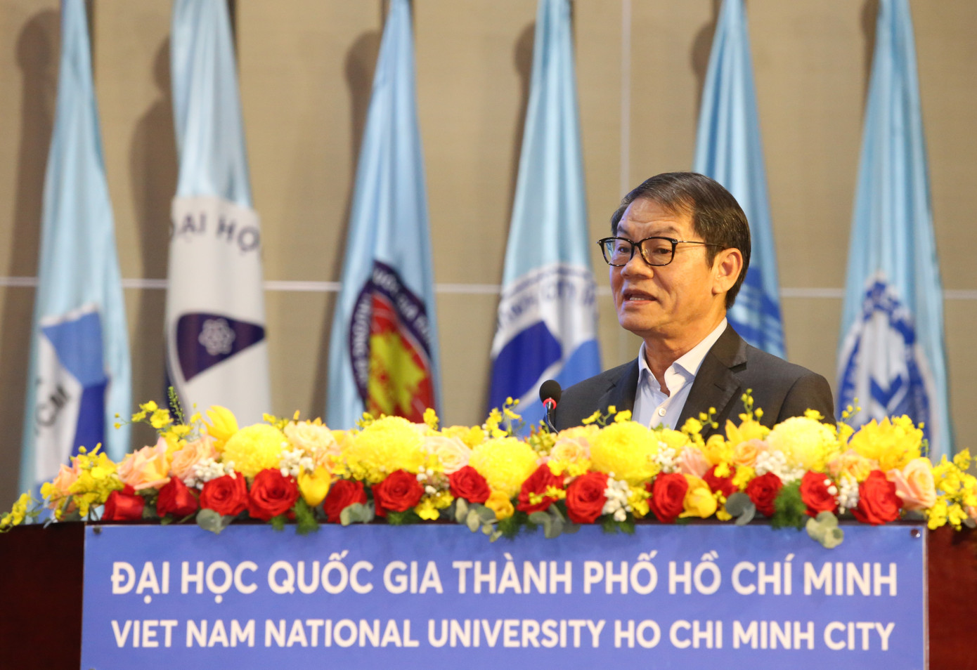 Ông Trần Bá Dương chia sẻ tại hội nghị. Ảnh: Ngô Tùng