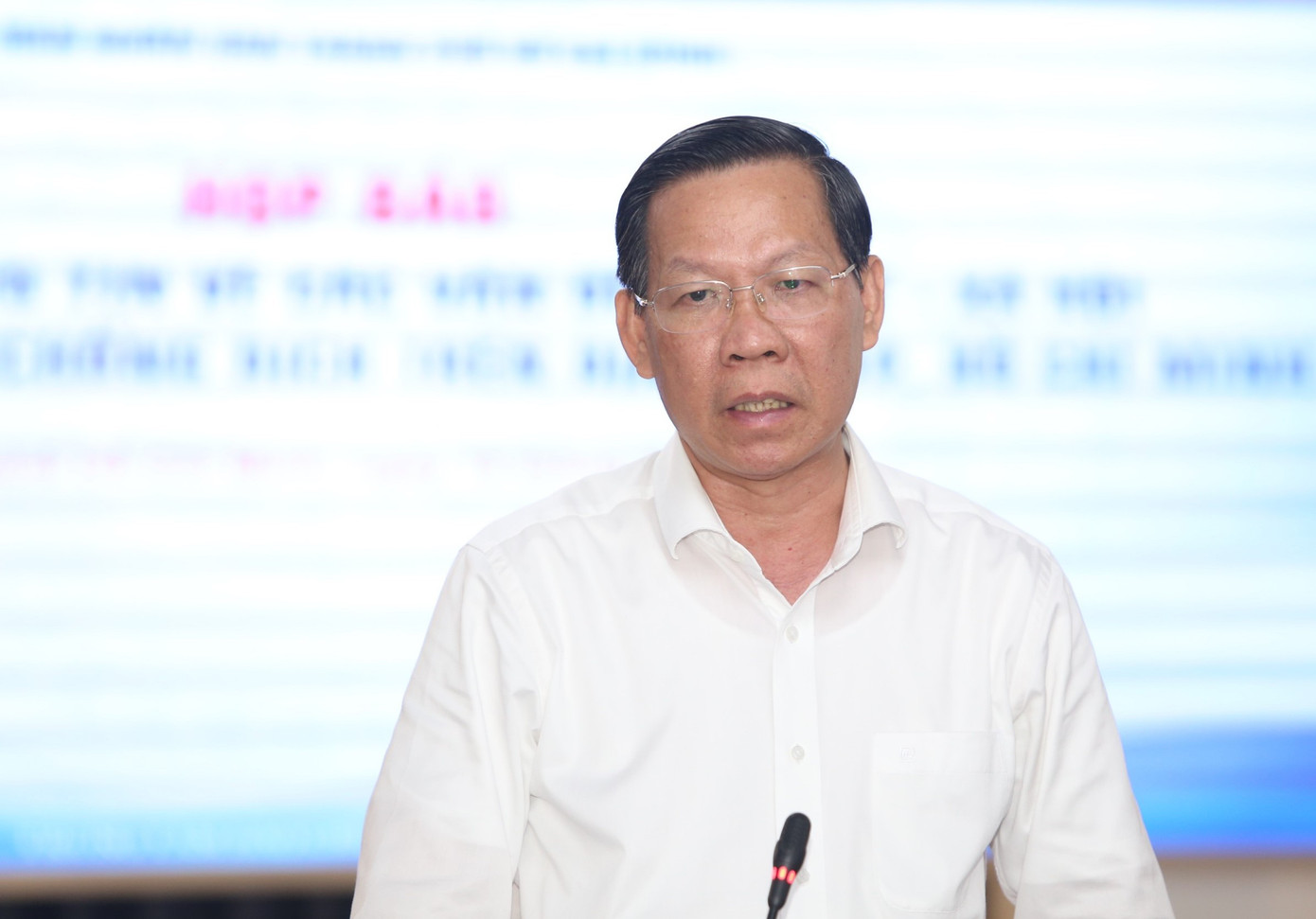 Chủ tịch UBND Phan Văn Mãi thông tin với báo chí xoay quanh một số nội dung trọng tâm về nghị quyết thay thế Nghị quyết 54 trình Quốc hội trong Kỳ họp thứ 5. Ảnh: Ngô Tùng Chủ tịch UBND Phan Văn Mãi thông tin với báo chí xoay quanh một số nội dung trọng tâm về nghị quyết thay thế Nghị quyết 54 trình Quốc hội trong Kỳ họp thứ 5. Ảnh: Ngô Tùng