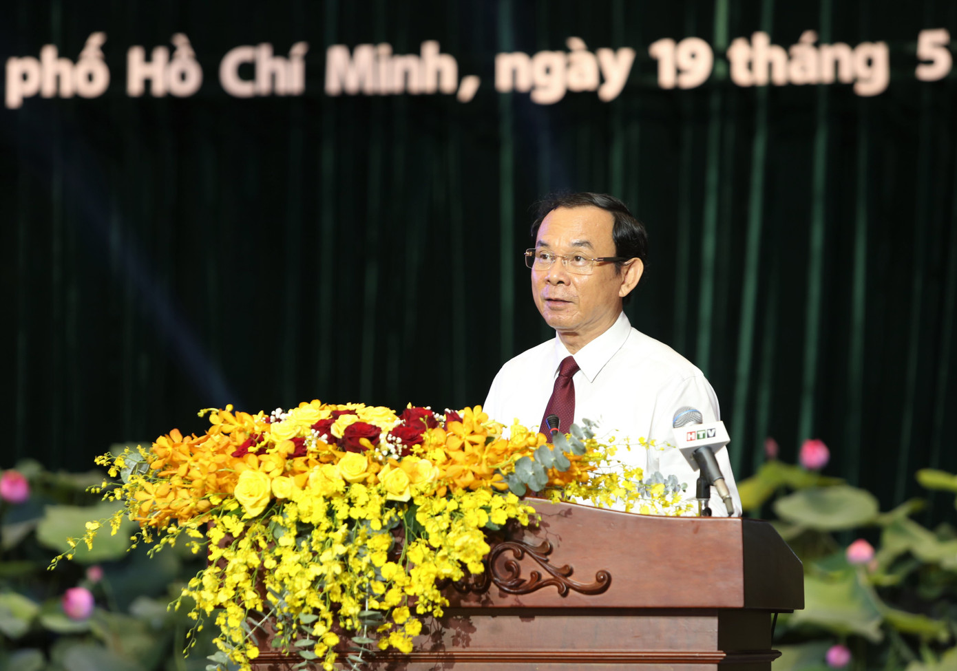 Bí thư Thành ủy TPHCM Nguyễn Văn Nên ghi nhận đóng góp, lan tỏa của các nhân tố điển hình trong học tập, làm theo tấm gương đạo đức Hồ Chí Minh. Ảnh: Ngô Tùng