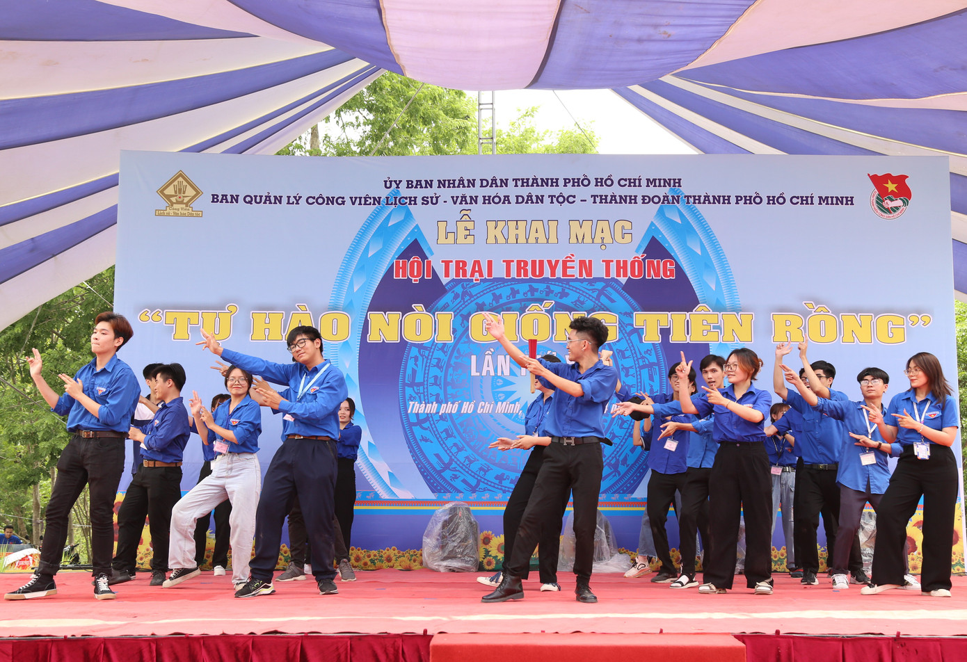 Hội trại Tự hào nòi giống Tiên Rồng lần thứ 14 - năm 2023 do Ban Thường vụ Thành Đoàn TPHCM phối hợp Ban Quản lý Công viên Lịch sử - Văn hóa dân tộc TPHCM tổ chức nhân dịp Giỗ Tổ Hùng Vương nhằm tạo sân chơi để bạn trẻ hướng về nguồn cội.