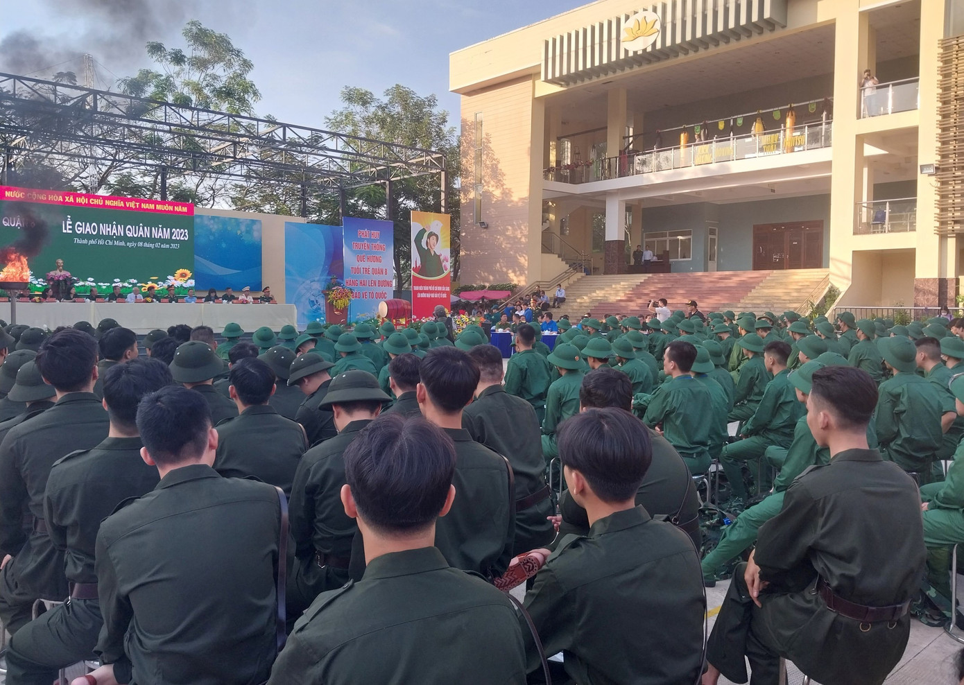 Lễ giao nhận quân tại quận 8.