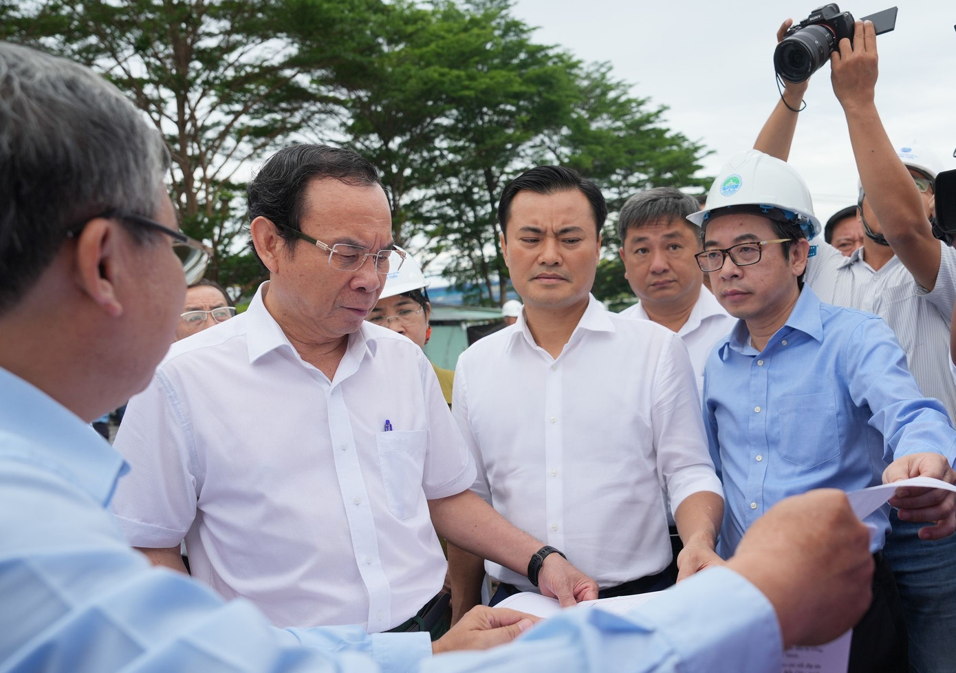 Bí thư Thành uỷ TPHCM Nguyễn Văn Nên kiểm tra thực tế dự án.