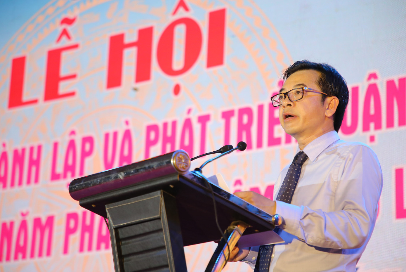 Chủ tịch UBND quận Tân Phú Phạm Minh Mẫn phát biểu tại buổi lễ. Ảnh: Ngô Tùng