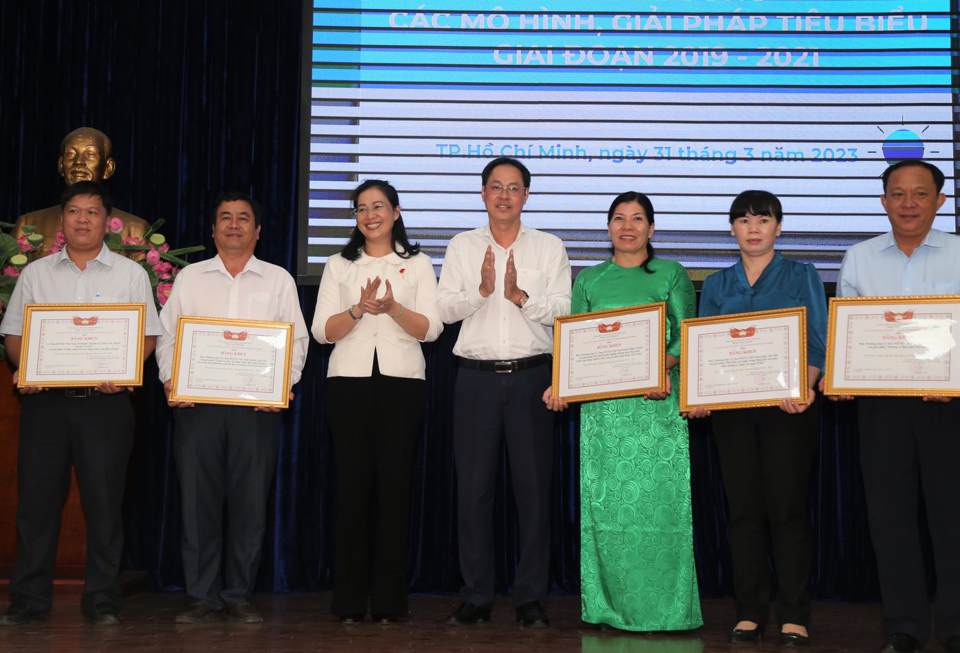 Lãnh đạo MTTQ TPHCM tuyên dương 53 mô hình, giải pháp tiêu biểu của Mặt trận cơ sở. Ảnh: Ngô Tùng Lãnh đạo MTTQ TPHCM tuyên dương 53 mô hình, giải pháp tiêu biểu của Mặt trận cơ sở. Ảnh: Ngô Tùng