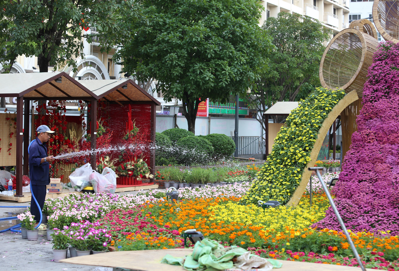 Đường hoa Nguyễn Huệ dịp Tết Nguyên đán hằng năm do UBND TPHCM chỉ đạo, Tổng Công ty Du lịch Sài Gòn (Saigontourist Group) chủ trì tổ chức, thực hiện với sự phối hợp của các sở, ban ngành cùng sự đồng hành của nhiều doanh nghiệp tại thành phố.