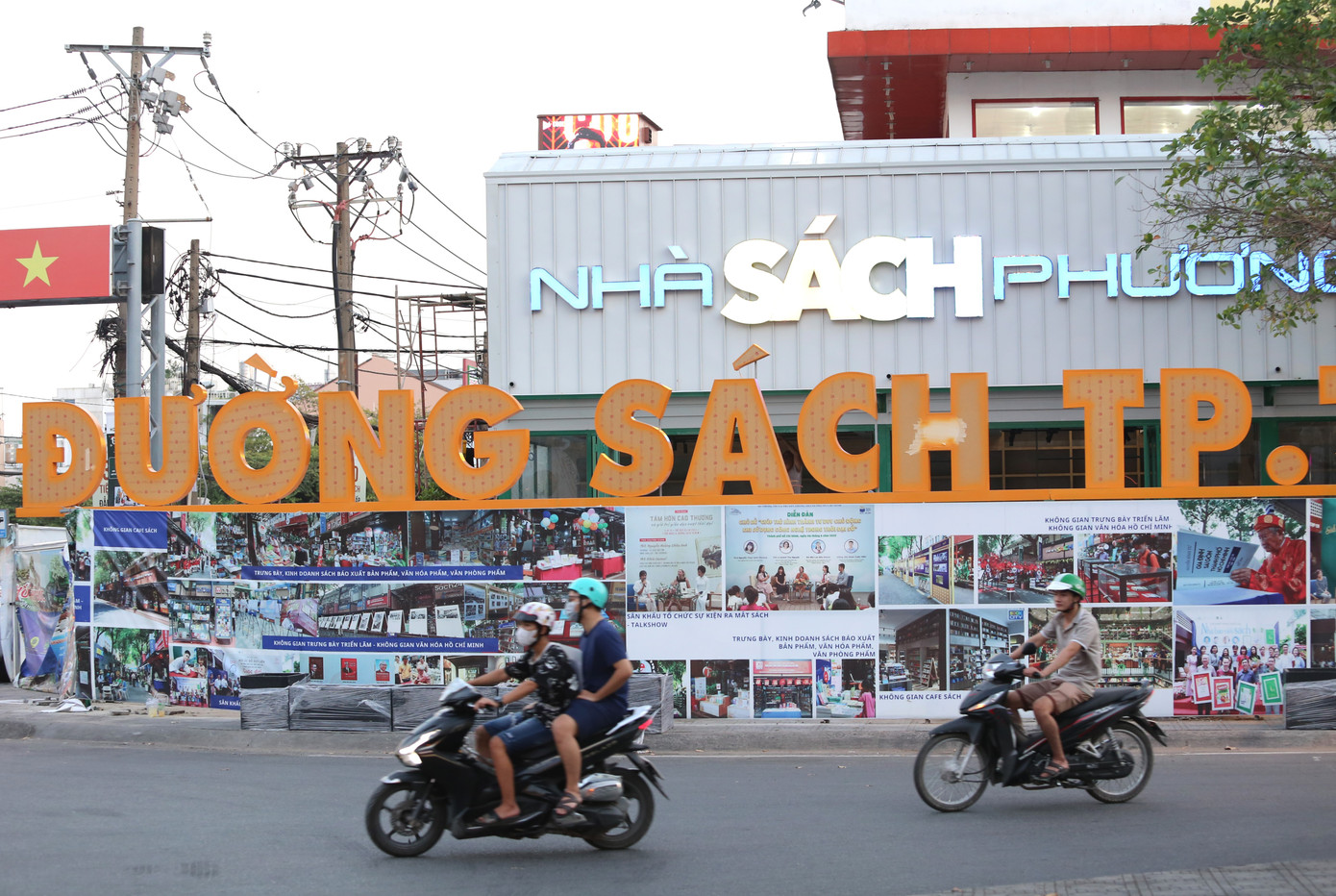 Đường sách tọa lạc tại một trong những khu vực sầm uất, năng động nhất ở thành phố trẻ Thủ Đức.