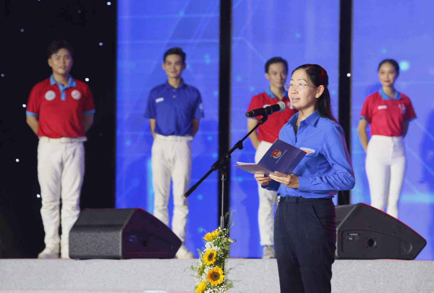 Bí thư Thành Đoàn TPHCM Phan Thị Thanh Phương điểm qua những &quot;dấu chân tình nguyện&quot; của bạn trẻ thành phố trên mọi nẻo đường hoạt động.