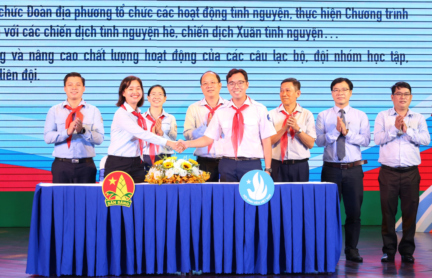 Hội đồng Đội TPHCM ký kết phối hợp triển khai hoạt động với Hội Sinh viên Việt Nam TPHCM giai đoạn 2023 - 2028. Hội đồng Đội TPHCM ký kết phối hợp triển khai hoạt động với Hội Sinh viên Việt Nam TPHCM giai đoạn 2023 - 2028.