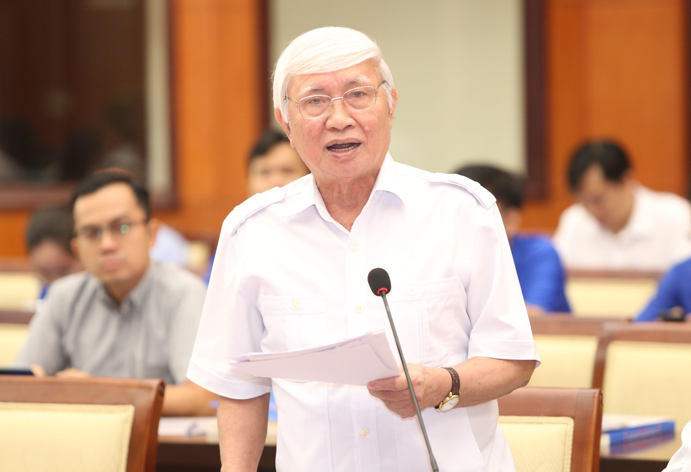 PGS.TS Phan Xuân Biên trao đổi tại hội thảo. Ảnh: Ngô Tùng