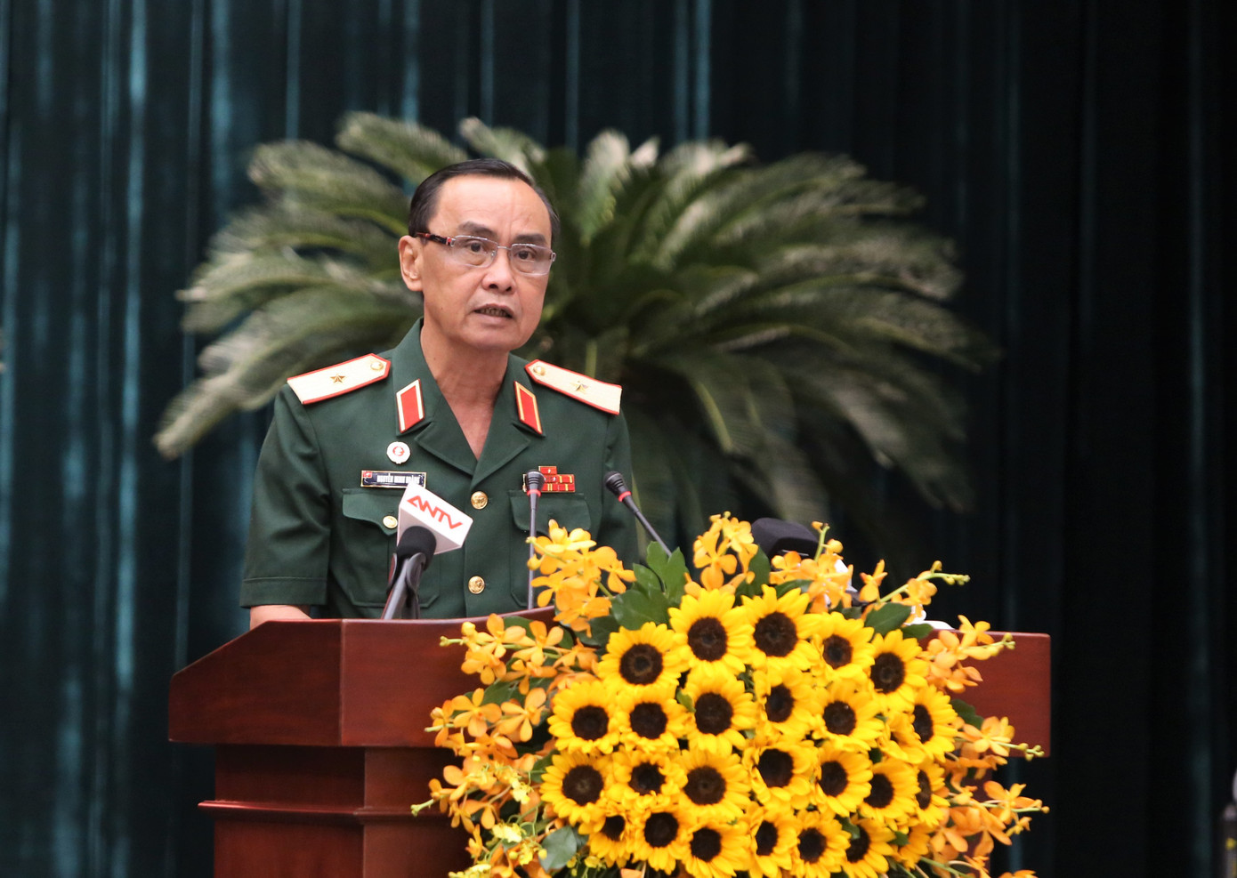 Thiếu tướng Nguyễn Minh Hoàng ôn lại truyền thống cuộc kháng chiến vĩ đại của dân tộc. Thiếu tướng Nguyễn Minh Hoàng ôn lại truyền thống cuộc kháng chiến vĩ đại của dân tộc.