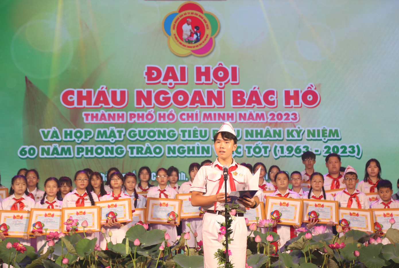 Em Nguyễn Hoàng Thắng đọc thông điệp đại hội. Em Nguyễn Hoàng Thắng đọc thông điệp đại hội.