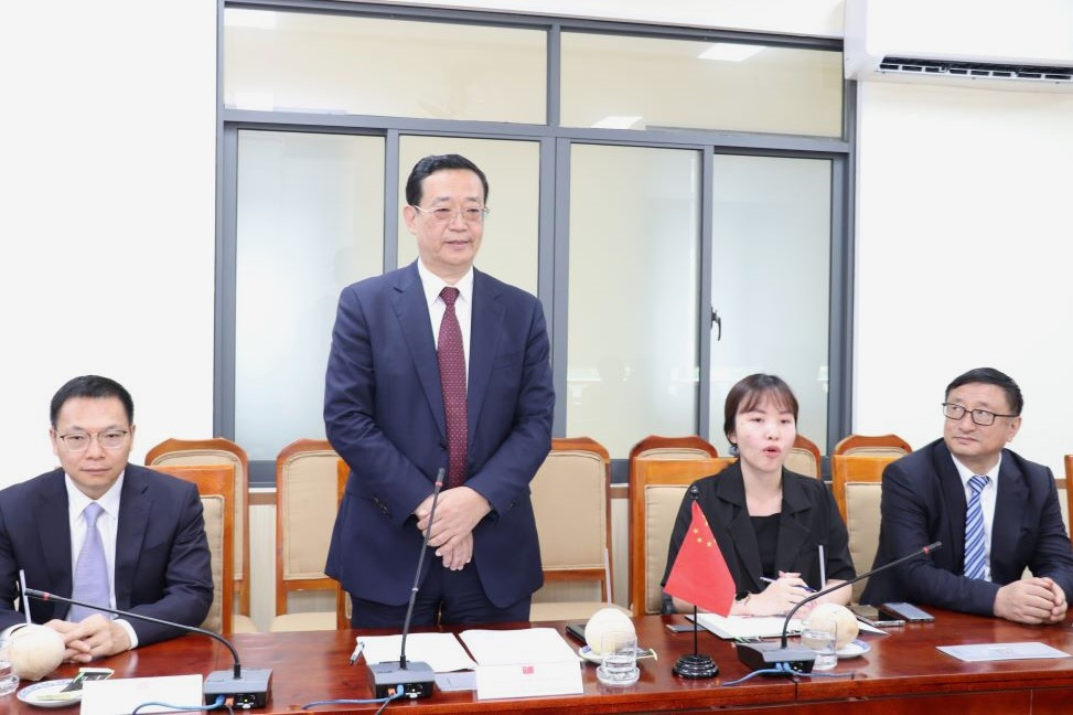 Phó Chủ tịch Chính hiệp tỉnh Liêu Ninh Vương Minh Ngọc phát biểu tại buổi gặp gỡ.