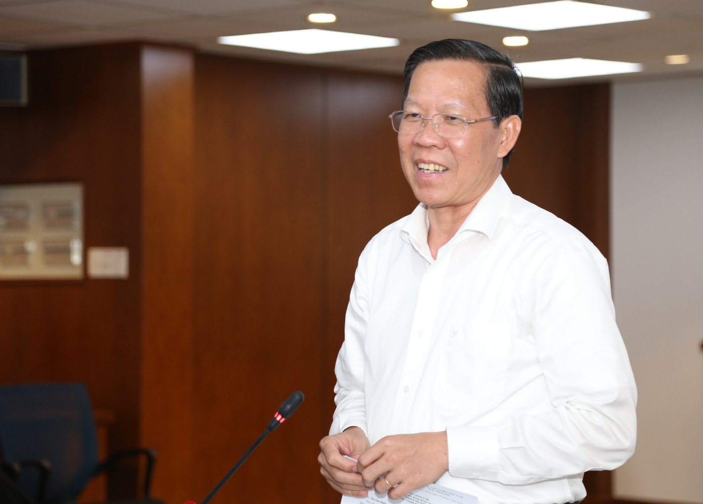 Chủ tịch UBND TPHCM Phan Văn Mãi: "Nghị quyết mới thay thế Nghị quyết 54 là rất cần thiết, cấp thiết". Chủ tịch UBND TPHCM Phan Văn Mãi: "Nghị quyết mới thay thế Nghị quyết 54 là rất cần thiết, cấp thiết".