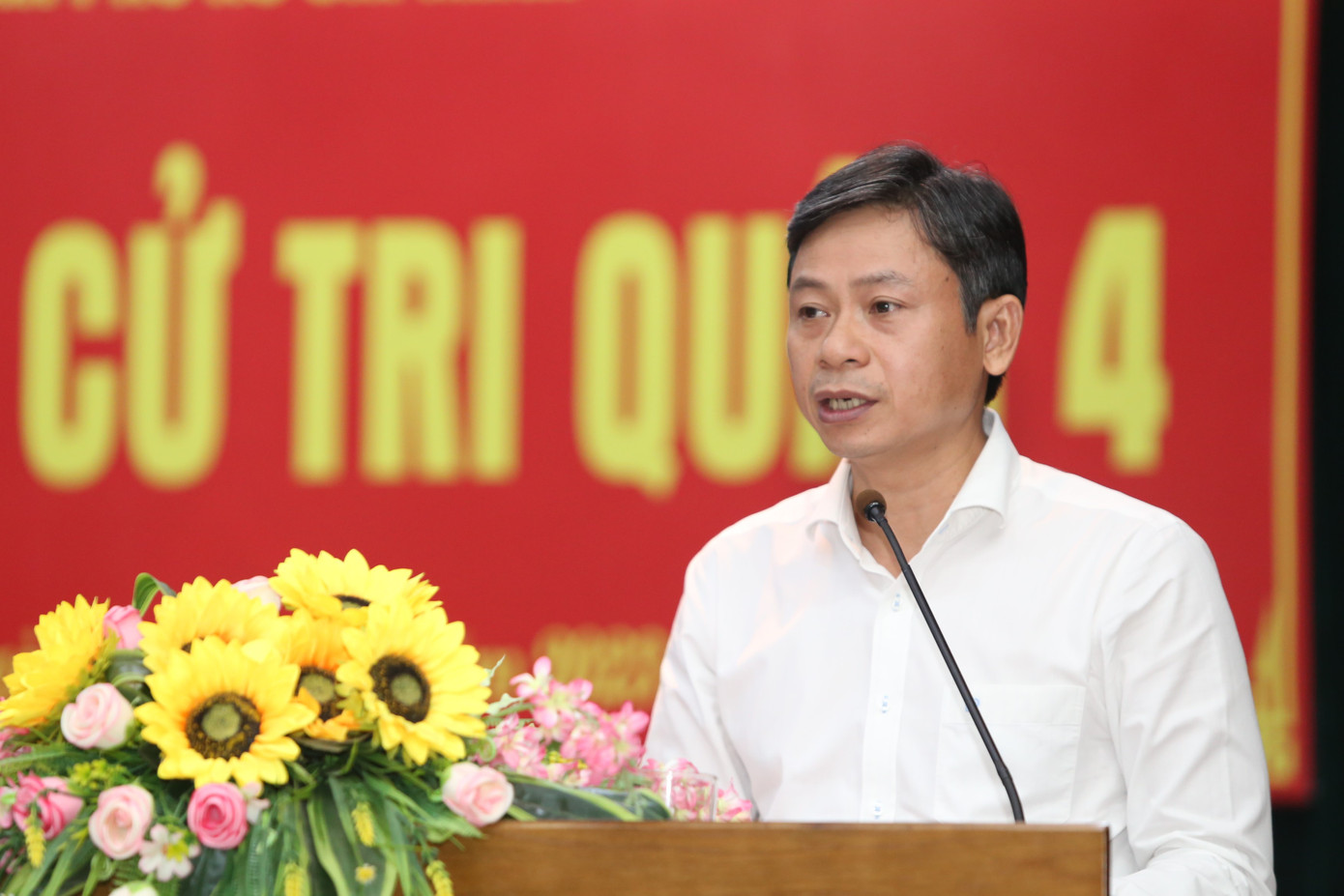 Chủ tịch UBND quận 4 Lê Văn Chiến. Chủ tịch UBND quận 4 Lê Văn Chiến.