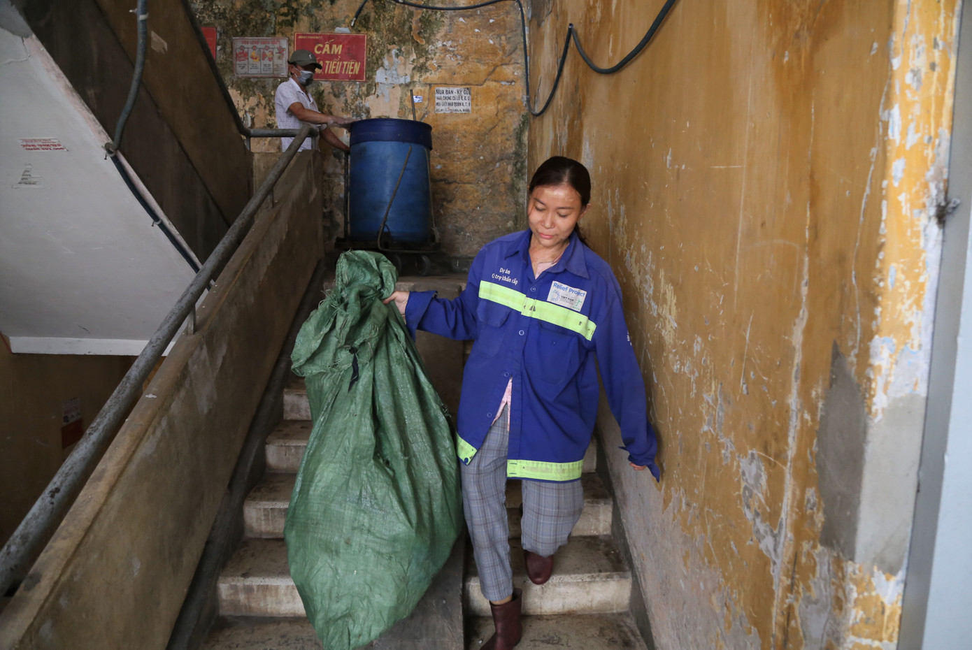 Số phận run rủi, chị Sự gặp anh Võ Bình Hòa (người bị bỏng với tỷ lệ thương tật còn hơn cả chị) rồi cả hai đem lòng yêu thương nhau, cùng xây dựng hạnh phúc gia đình, đồng hành trên những chặng đường cuộc sống, công việc.