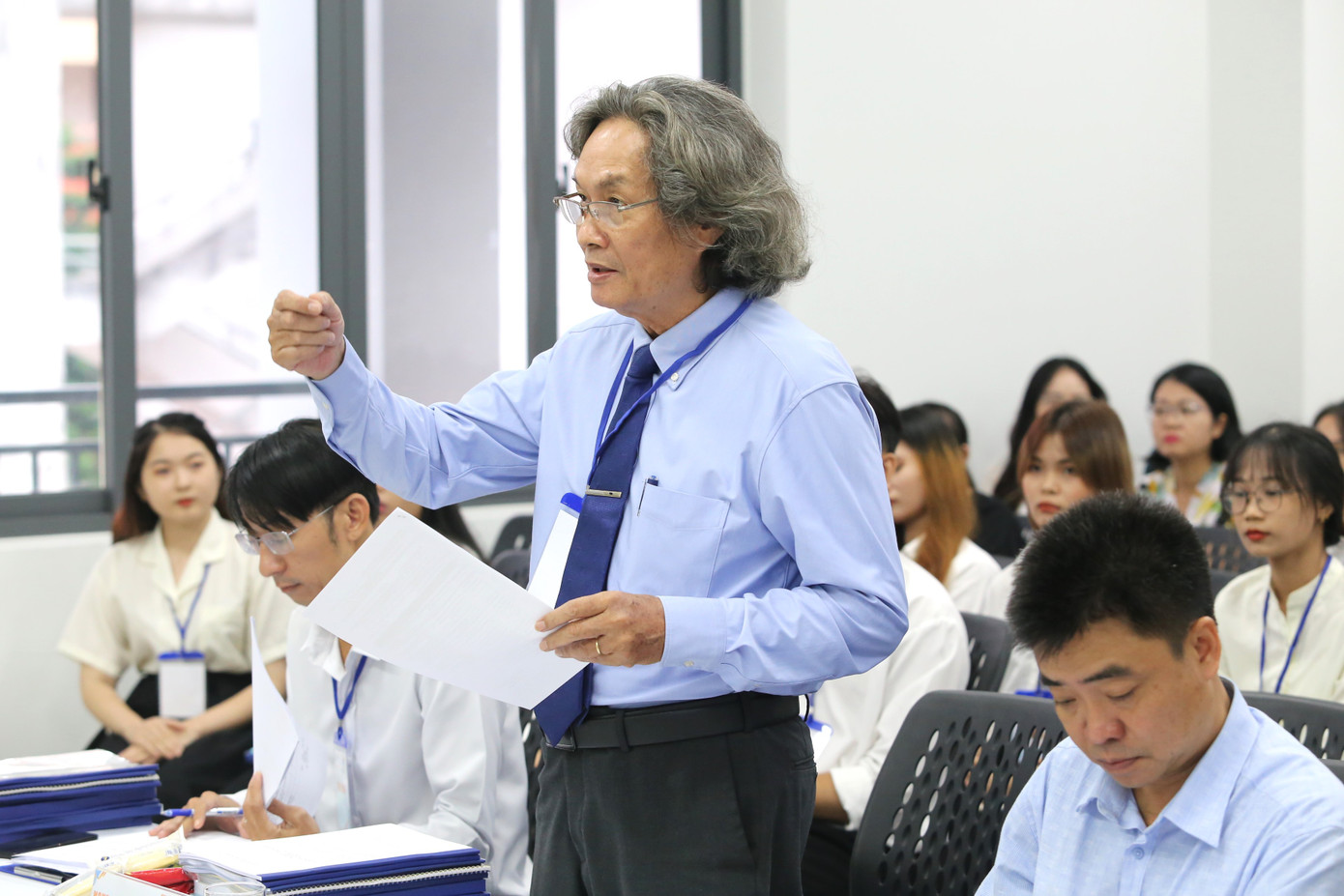 Các chuyên gia, nhà khoa học uy tín tham gia phản biện, đánh giá đề tài của sinh viên. Các chuyên gia, nhà khoa học uy tín tham gia phản biện, đánh giá đề tài của sinh viên.