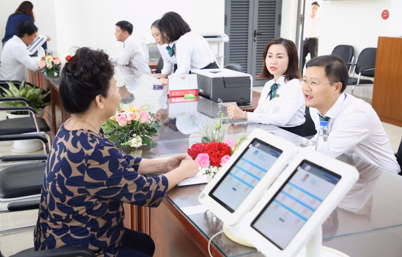Trung tâm hành chính công của TP Thủ Đức, TPHCM vừa đi vào hoạt động được kỳ vọng sẽ thúc đẩy giải quyết thủ tục hành chính cho người dân trên địa bàn. Ảnh: Ngô Tùng