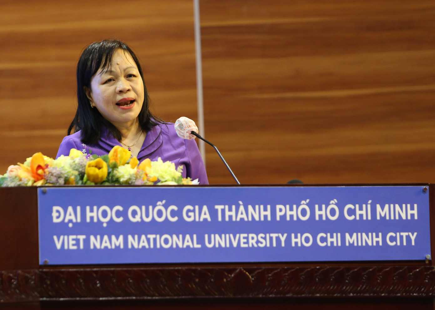 TS. Nguyễn Thị Mai Hoa trao đổi tại hội thảo.