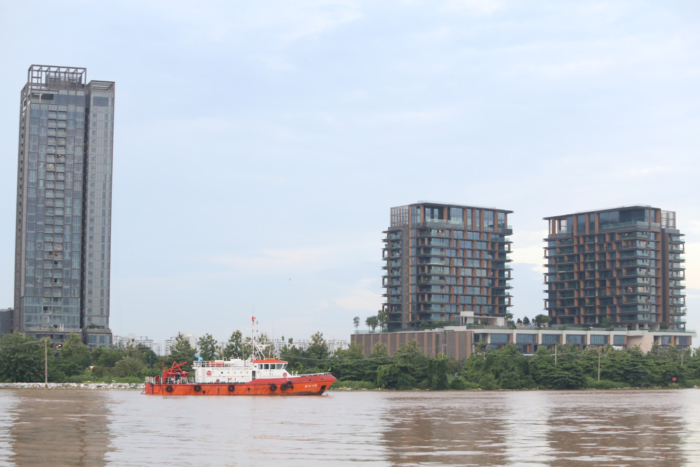 Sông Sài Gòn đoạn qua khu vực trung tâm TPHCM. Ảnh: Ngô Tùng.