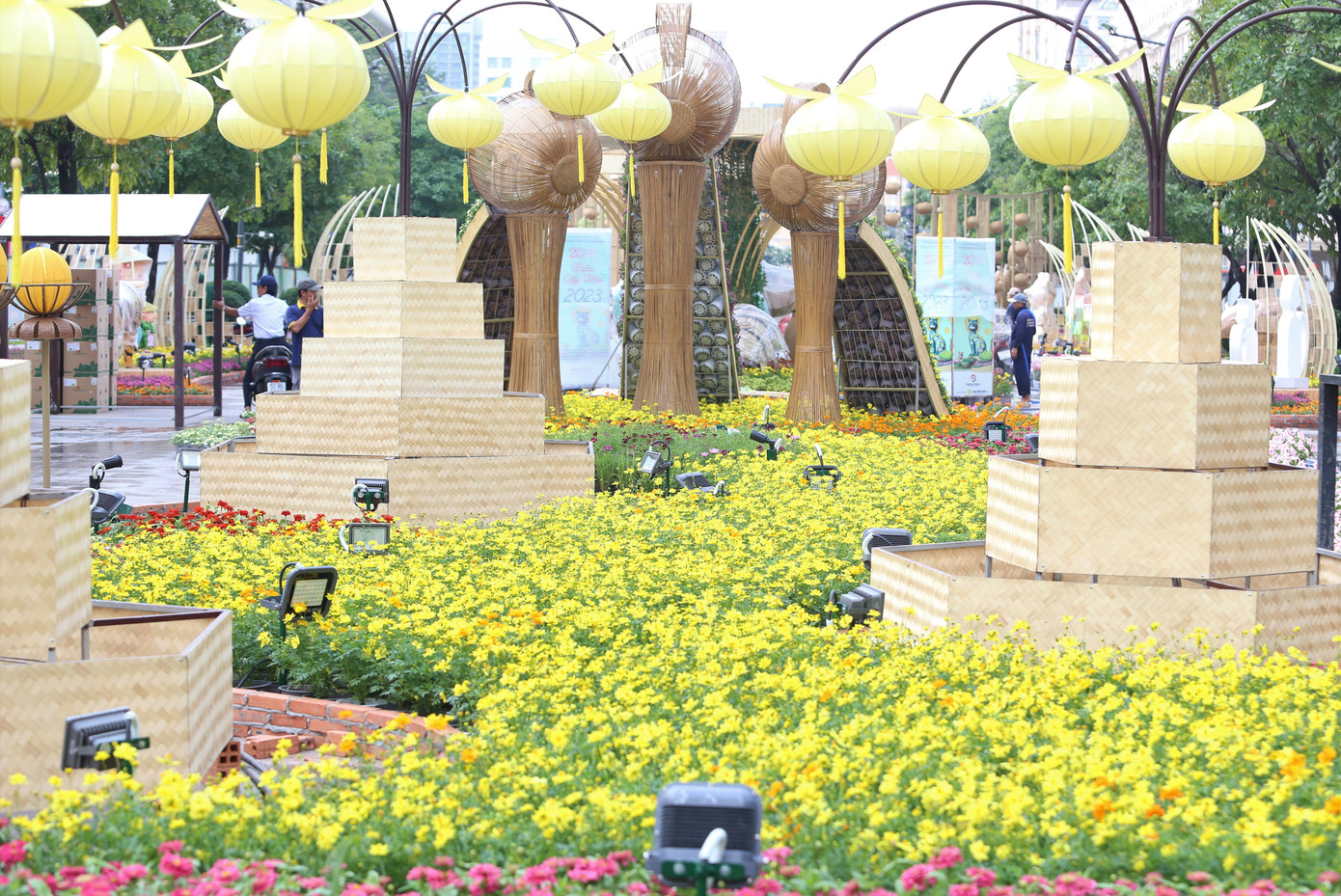 Khu đại cảnh “Rực rỡ thành phố hoa” với thảm hoa có diện tích hơn 300m2.