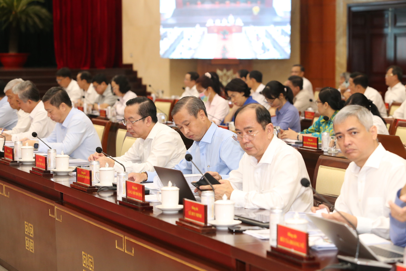 Lãnh đạo các sở, ban, ngành thành phố dự hội nghị. Lãnh đạo các sở, ban, ngành thành phố dự hội nghị.