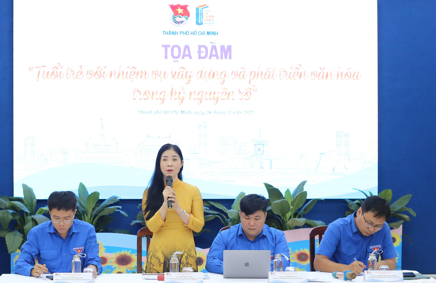 Các chuyên gia, nhà quản lý cùng tham luận, trao đổi với bạn trẻ xoay quanh các chủ đề liên quan tại liên hoan. Ảnh: Ngô Tùng