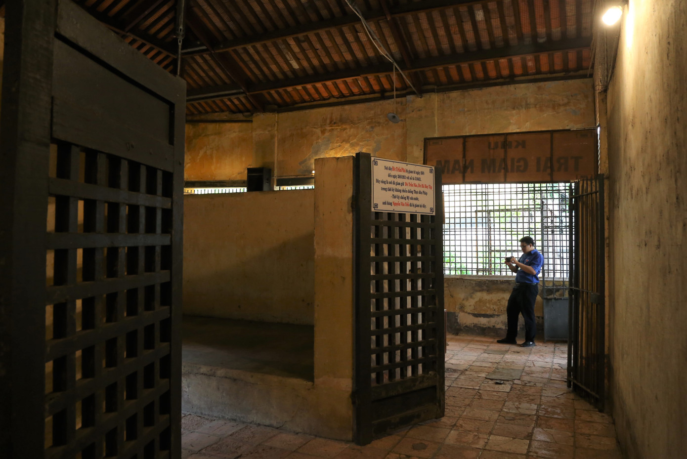 Khuôn viên bên trong di tích Khu trại giam Bệnh viện Chợ Quán, nơi cố Tổng Bí thư Trần Phú bị giam giữ và hy sinh. Khuôn viên bên trong di tích Khu trại giam Bệnh viện Chợ Quán, nơi cố Tổng Bí thư Trần Phú bị giam giữ và hy sinh.