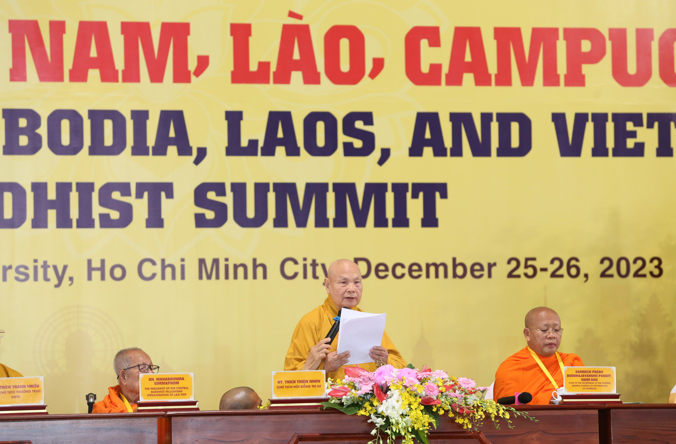 Trưởng lão Hòa thượng Thích Thiện Nhơn phát biểu tại phiên khai mạc hội nghị. Ảnh: Ngô Tùng