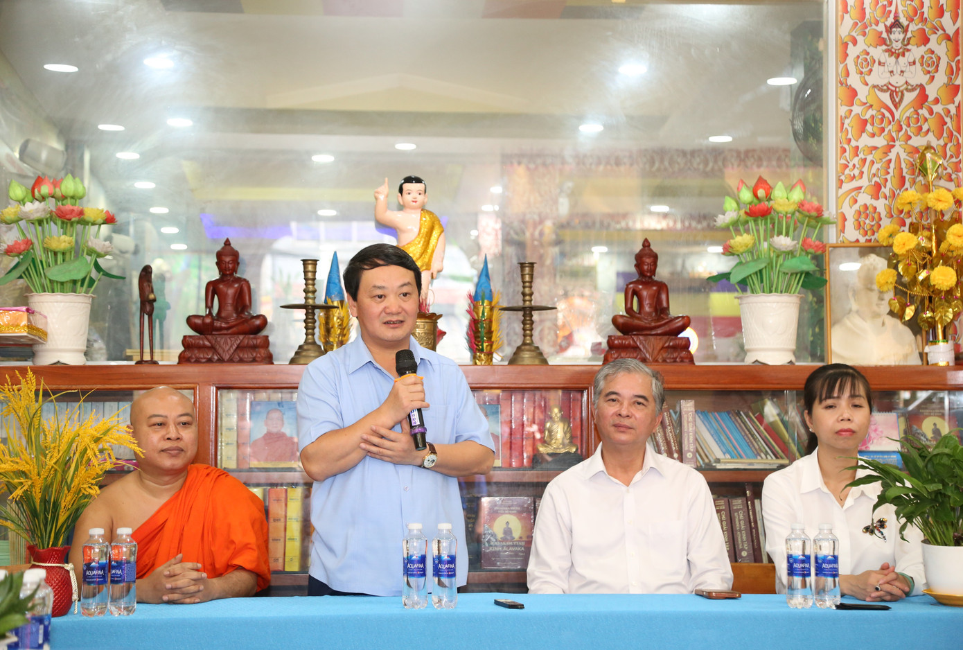 Bộ trưởng, Chủ nhiệm Ủy ban Dân tộc Hầu A Lềnh phát biểu chúc mừng Tết Chôl Chnăm Thmây. Bộ trưởng, Chủ nhiệm Ủy ban Dân tộc Hầu A Lềnh phát biểu chúc mừng Tết Chôl Chnăm Thmây.