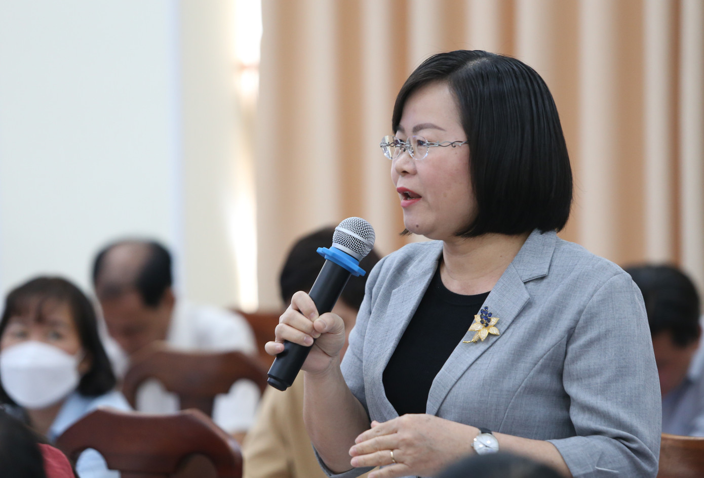 Phó Chủ tịch UBND quận 12 Võ Thị Chính góp ý kiến. Phó Chủ tịch UBND quận 12 Võ Thị Chính góp ý kiến.