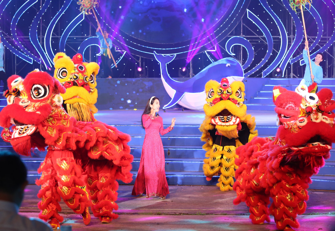 Cần Giờ là địa phương duy nhất tổ chức lễ hội trùng vào dịp Tết Trung thu, xem như là ngày “Tết thứ 2” của nhân dân huyện đảo. Cần Giờ là địa phương duy nhất tổ chức lễ hội trùng vào dịp Tết Trung thu, xem như là ngày “Tết thứ 2” của nhân dân huyện đảo.