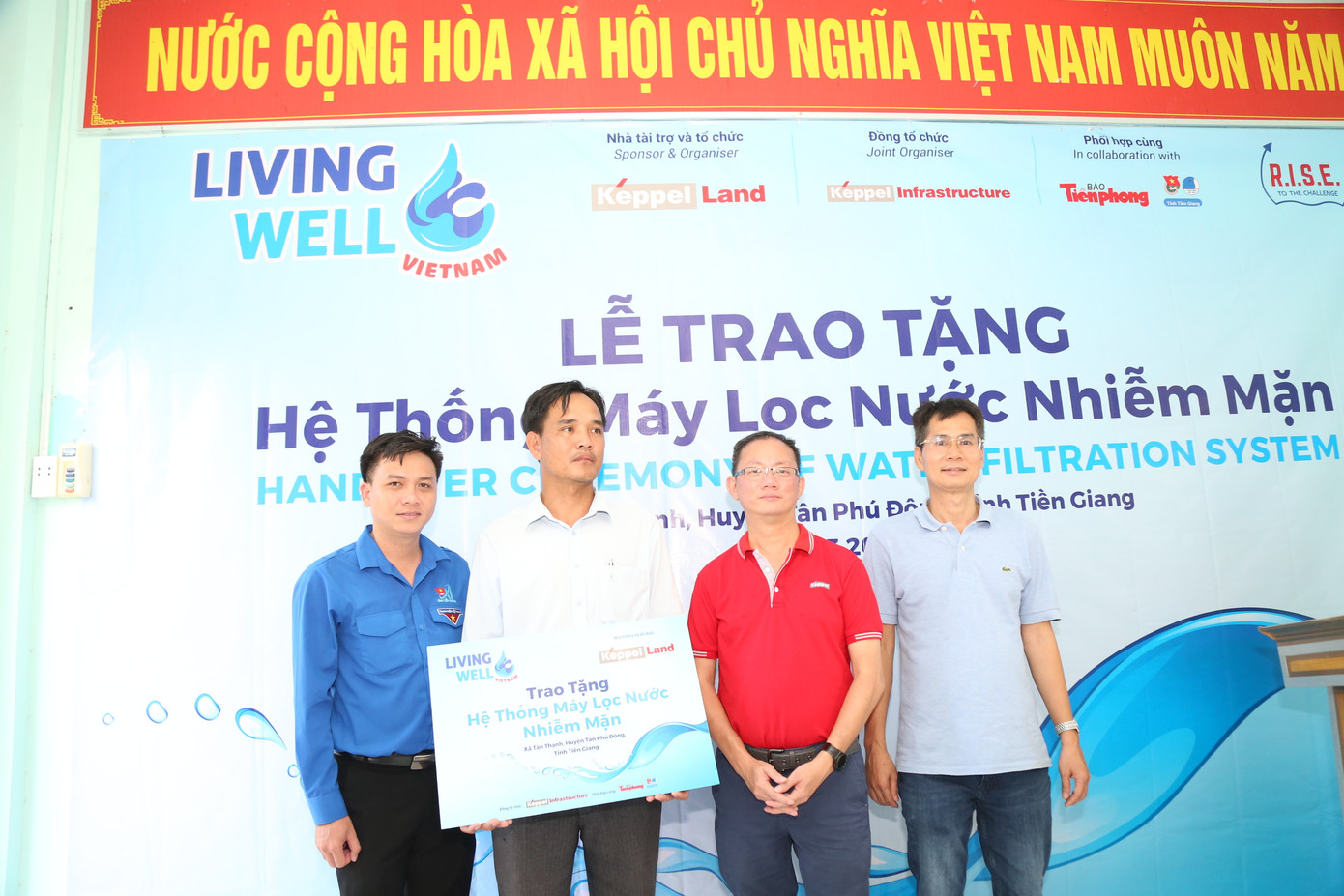 Tập đoàn Keppel Land cùng báo Tiền Phong, Tỉnh Đoàn Tiền Giang trao hệ thống lọc nước nhiễm mặn cho xã Tân Thạnh.