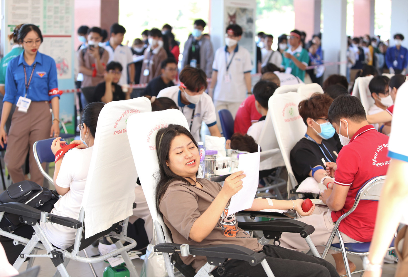 Khép lại ngày hội, Ban tổ chức tiếp nhận được hơn 350 đơn vị máu hiến. Khép lại ngày hội, Ban tổ chức tiếp nhận được hơn 350 đơn vị máu hiến.