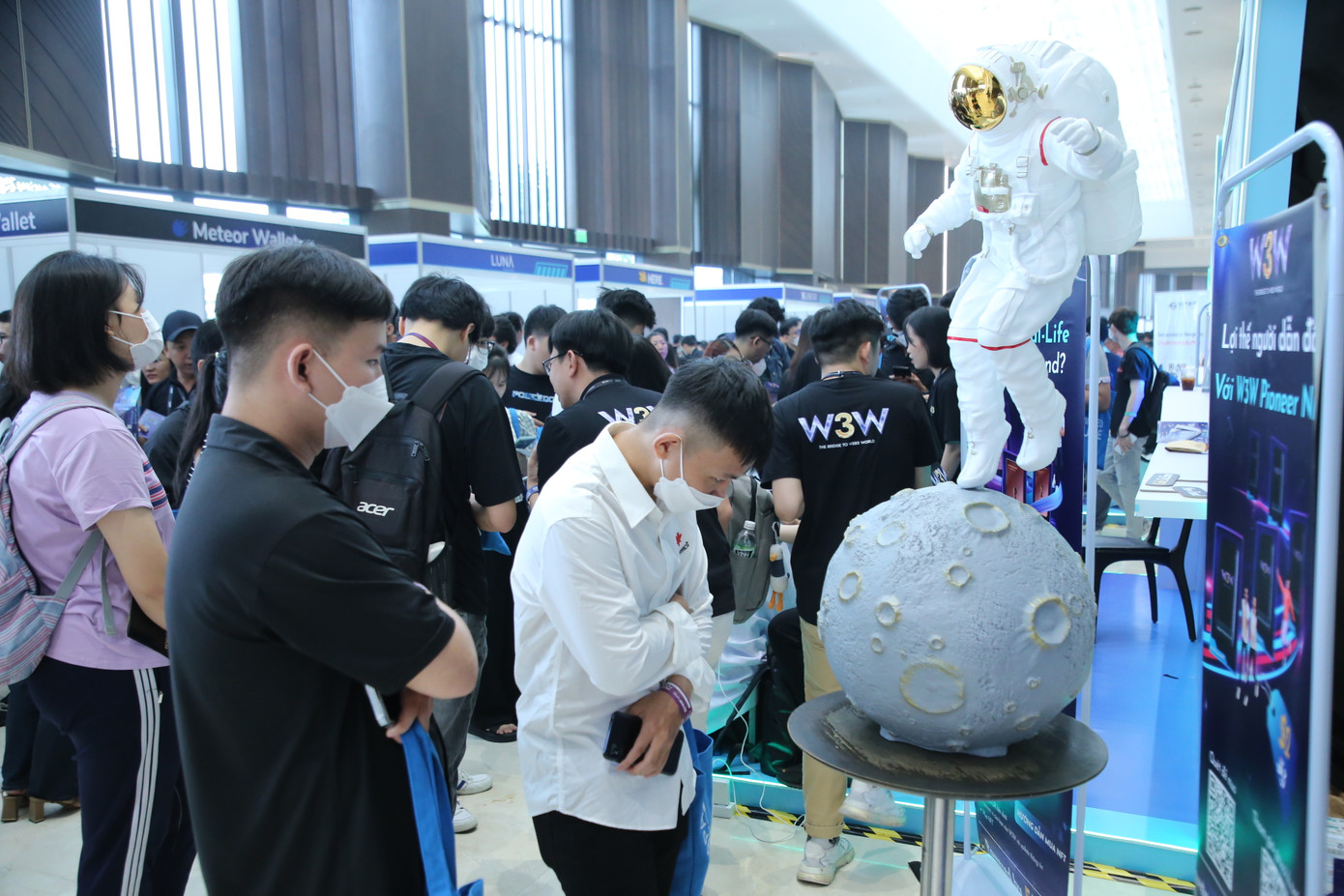 Near Apac 2023 là sự kiện bao gồm chuỗi hoạt động công nghệ quy mô, sôi động: Cuộc thi Hackathon &amp; Coding challenge cho các bạn lập trình và sinh viên với giải thưởng hơn 2,5 tỷ đồng; ngày hội tuyển dụng việc làm với hàng trăm doanh nghiệp công nghệ.