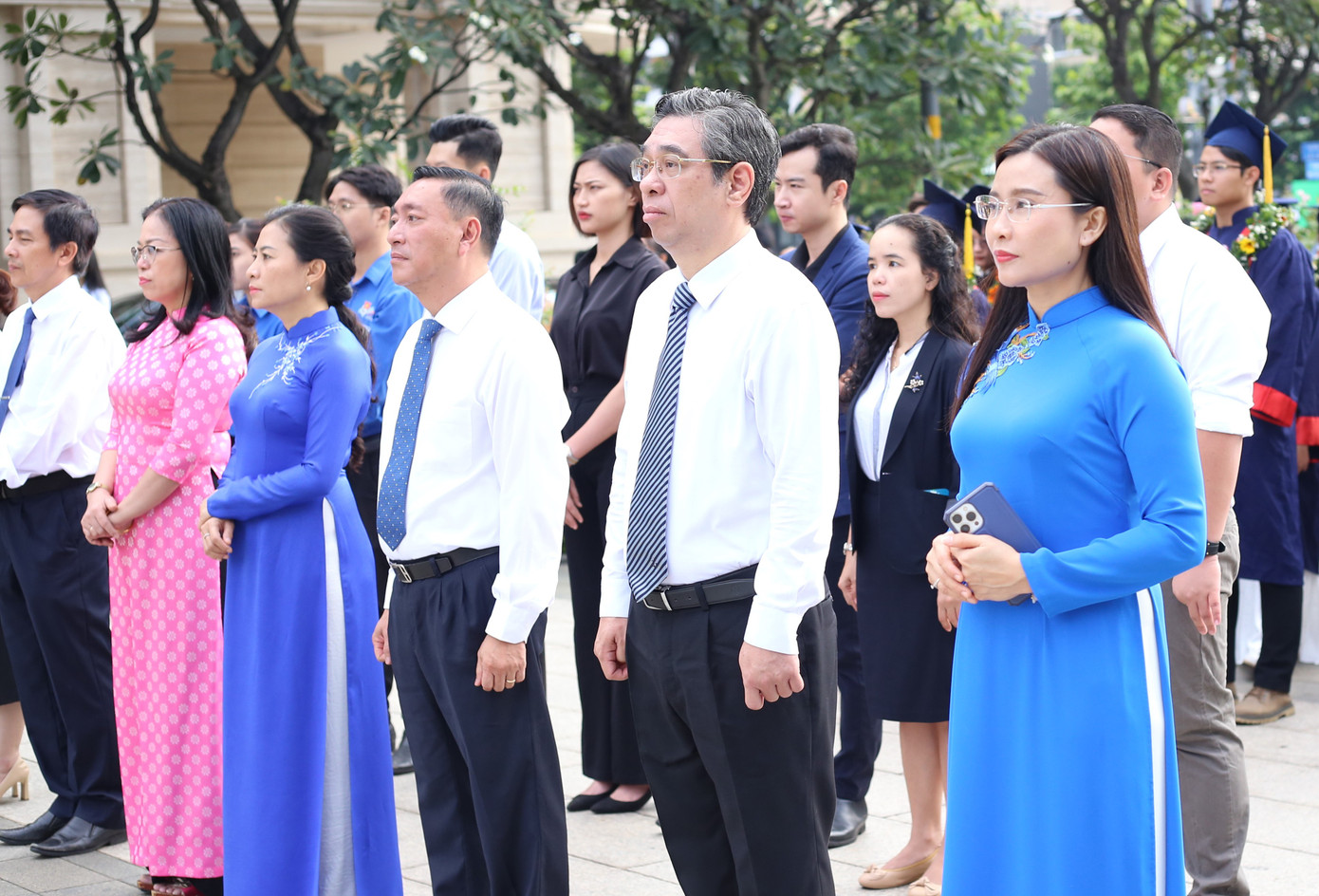 Lãnh đạo T.Ư Đoàn, Thành Đoàn TPHCM đến chúc mừng, tuyên dương các học sinh, sinh viên tiêu biểu. Ảnh: Ngô Tùng