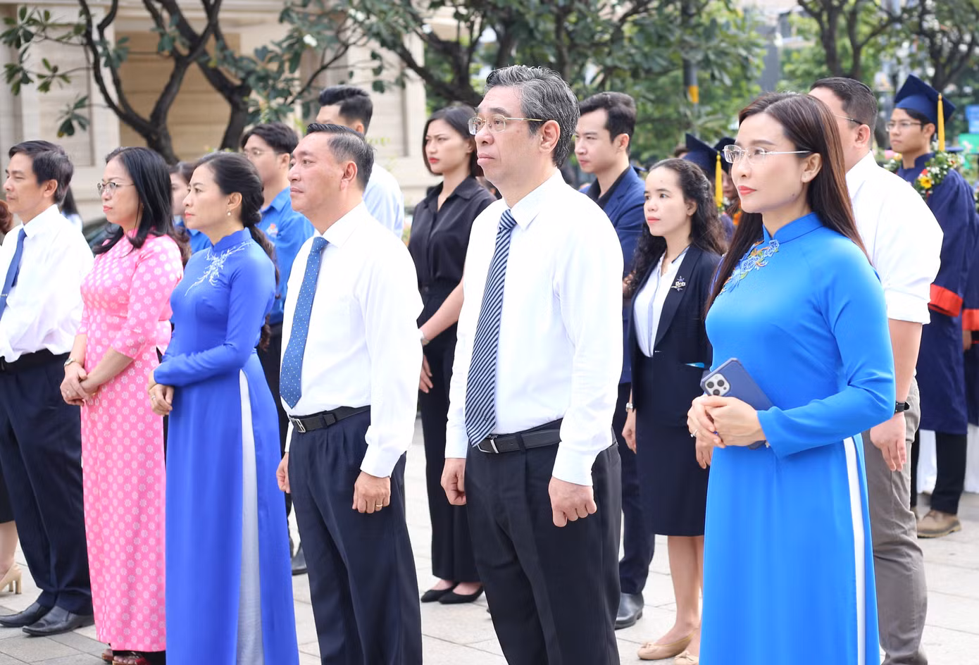Lãnh đạo T.Ư Đoàn, Thành Đoàn TPHCM đến chúc mừng, tuyên dương các học sinh, sinh viên tiêu biểu. Ảnh: Ngô Tùng Lãnh đạo T.Ư Đoàn, Thành Đoàn TPHCM đến chúc mừng, tuyên dương các học sinh, sinh viên tiêu biểu. Ảnh: Ngô Tùng
