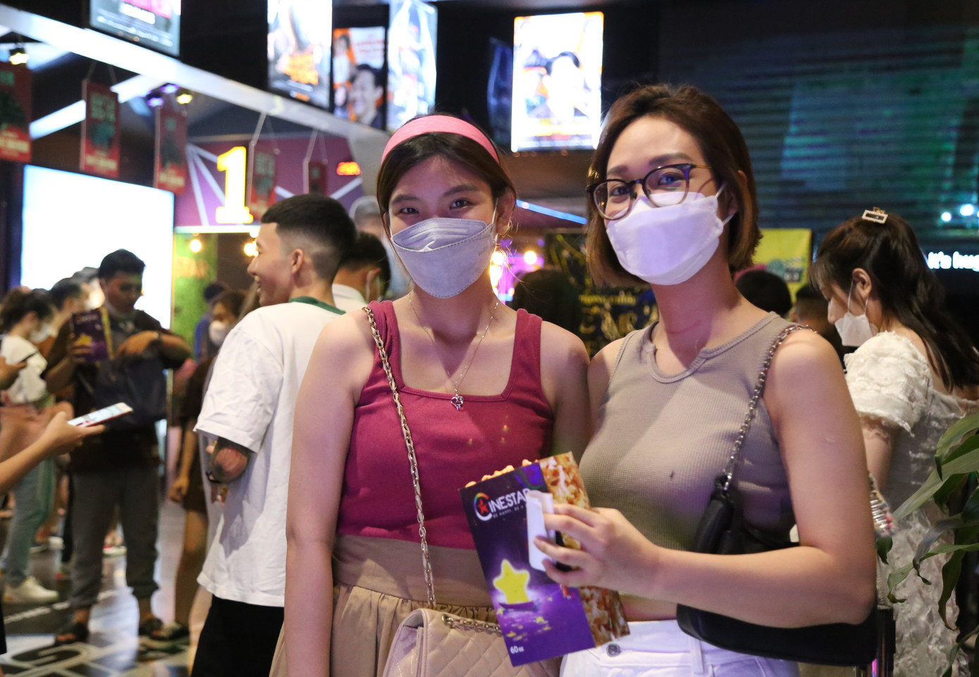 Đợt lễ 30/4-1/5 này, Khanh ưu tiên ở lại thành phố và tranh thủ họp mặt bà con họ hàng, bạn bè, đi xem phim.