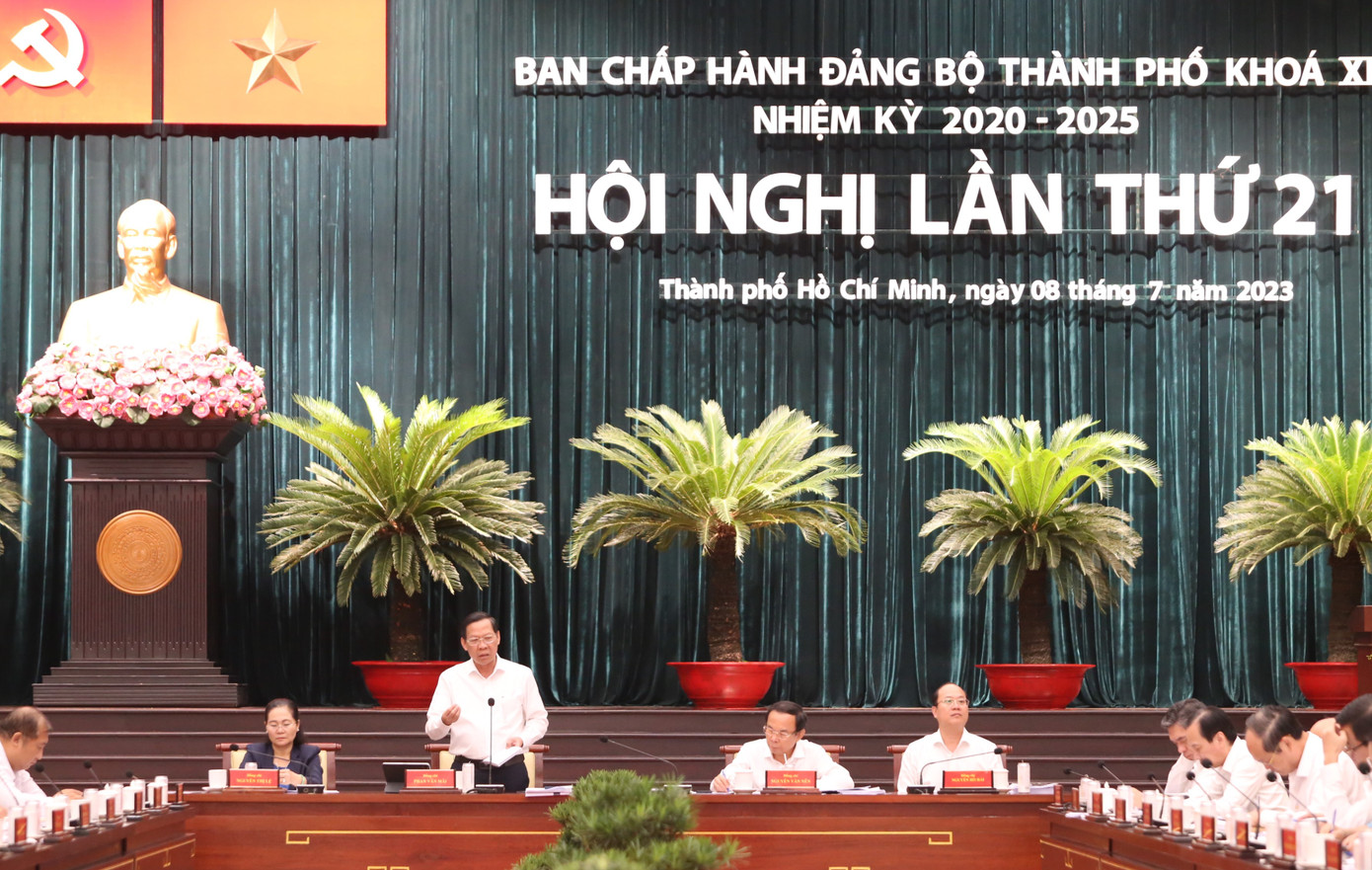 Chủ tịch UBND TPHCM Phan Văn Mãi trao đổi tại hội nghị. Ảnh: Ngô Tùng Chủ tịch UBND TPHCM Phan Văn Mãi trao đổi tại hội nghị. Ảnh: Ngô Tùng