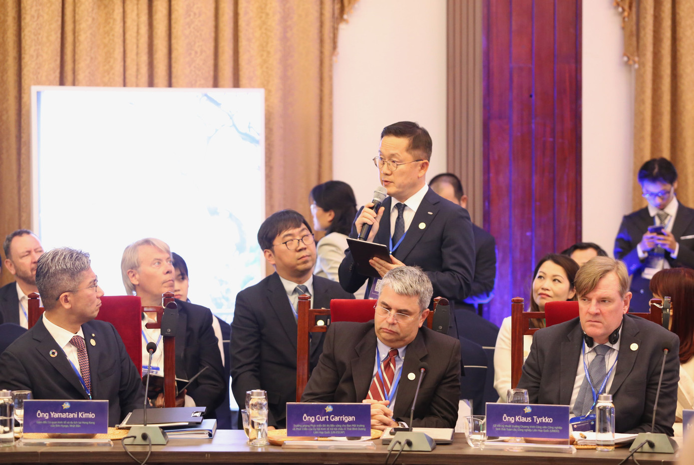 Trước đó, các chuyên gia, lãnh đạo các cơ quan, các tập đoàn quốc tế và trong nước đã trao đổi, góp ý nhiều giải pháp, cách làm cho TPHCM trong quá trình hành động chuyển đổi xanh.