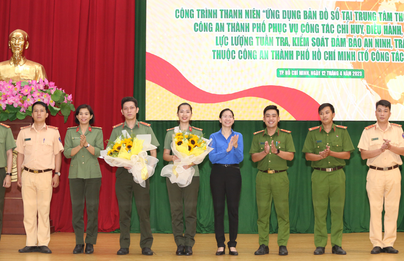 Ra mắt tổ thường trực thực hiện nhiệm vụ tại Trung tâm thông tin chỉ huy CATP. Ra mắt tổ thường trực thực hiện nhiệm vụ tại Trung tâm thông tin chỉ huy CATP.